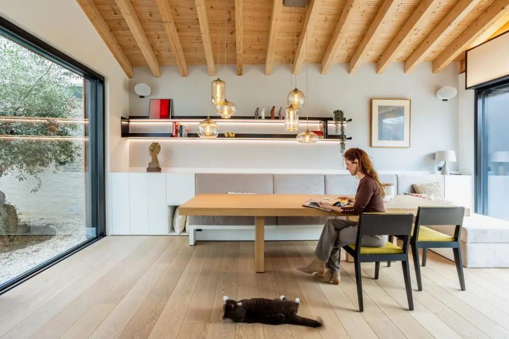 Herenhuis renovatie Patio Houtskeletbouw Thermowood ayous Runkst Hasselt Kirsty Vandewal architect Terra architecten Zonhoven