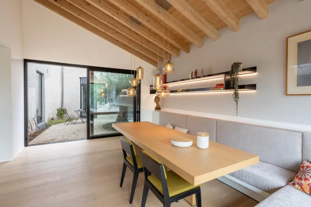 Herenhuis renovatie Patio Houtskeletbouw Thermowood ayous Runkst Hasselt Kirsty Vandewal architect Terra architecten Zonhoven